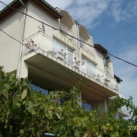 Pansion Petkov - Lemon Garden- Guest house *